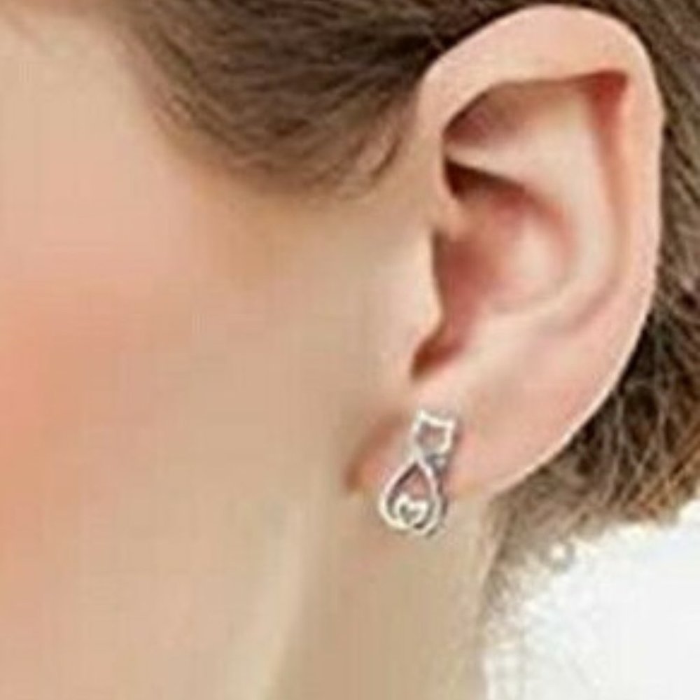 Beautiful 925 Silver White Sapphire Kitty Studs - Picture 2 of 4